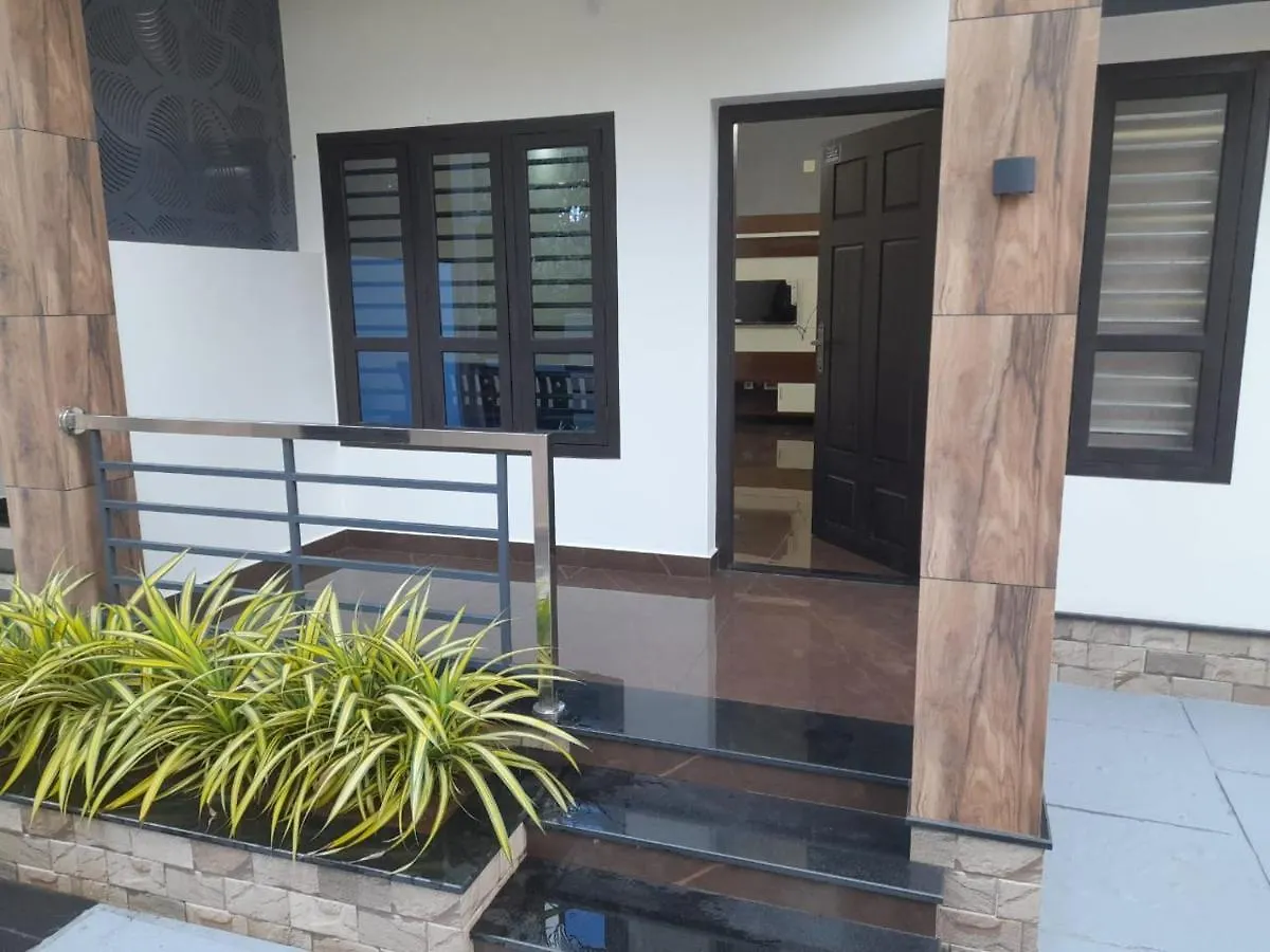 Milestone Inn Sultan Bathery 0*,  Ινδία